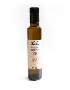 Natives Olivenöl mit Knoblauch